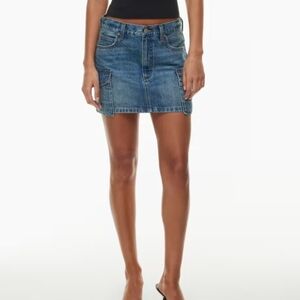 Aritzia ’90s Cargo classic mini skirt, size 24